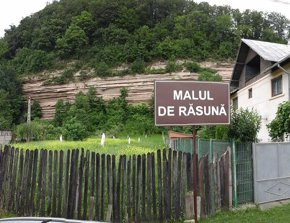 Casa Piscul Lupului Pucioasa Exterior foto