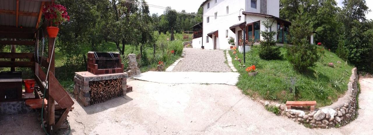Casa Piscul Lupului Pucioasa Exterior foto