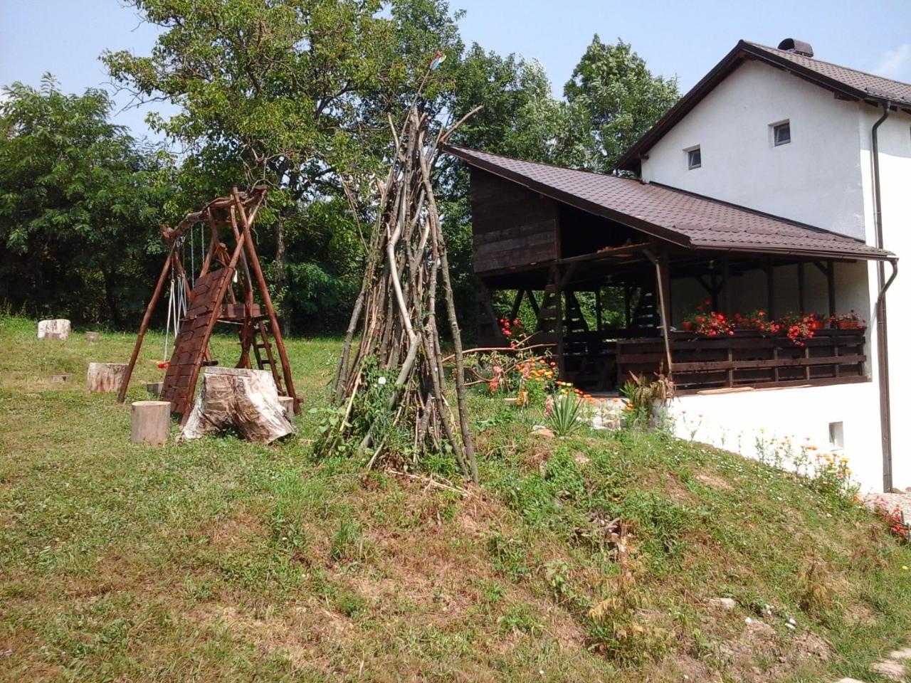 Casa Piscul Lupului Pucioasa Exterior foto